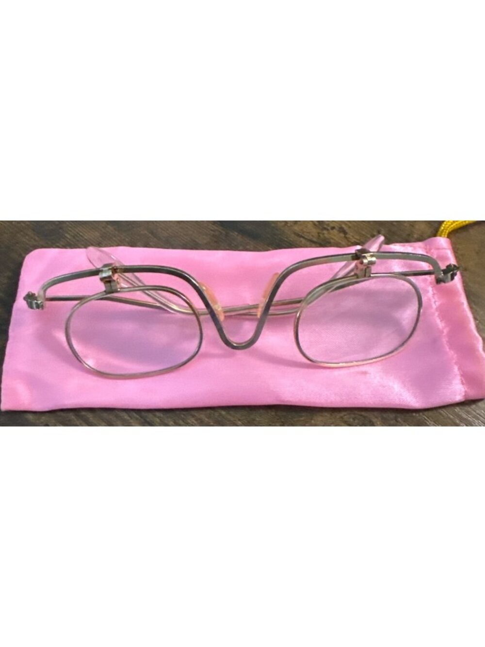 Vintage Magnifying Makeup Glasses in Satin Case
